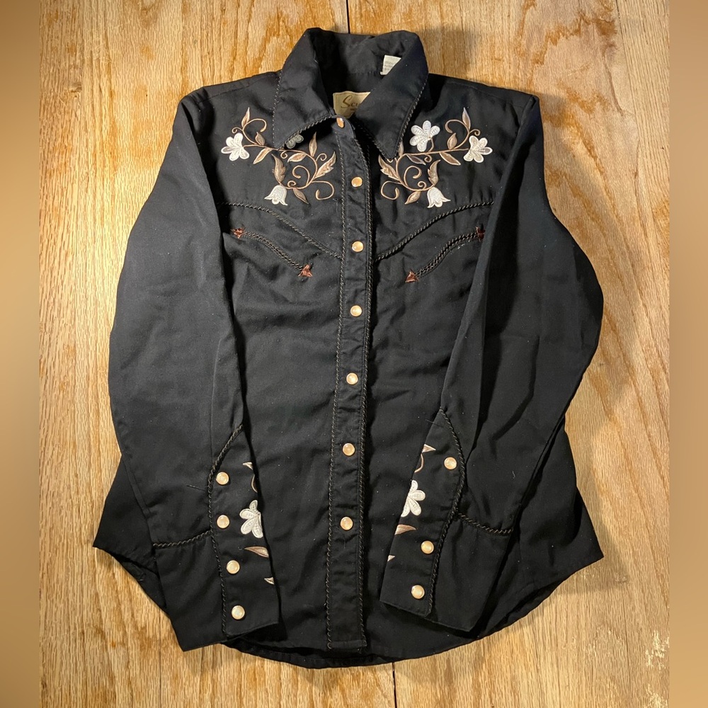 Scully Woman’s western snap shirt- black- size S